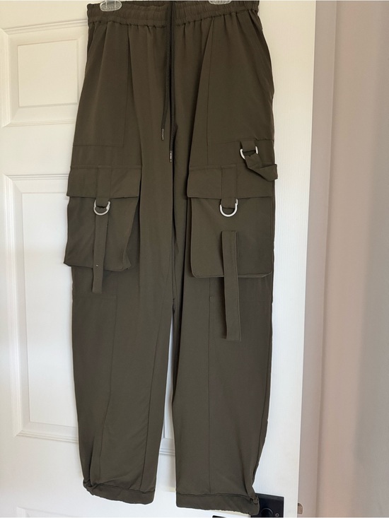 ALO Yoga Pants - ALO Yoga Olive Cargo Jogger Pants with D-Ring Details